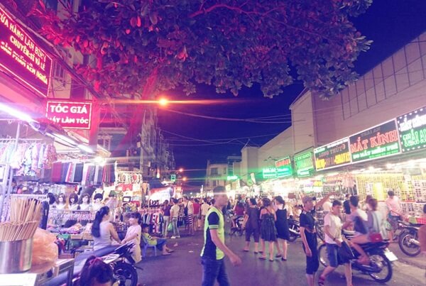 Hanh Thong Tay Market