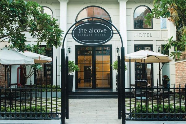 The Alcove Library Hotel