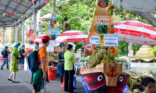 Fruit Festival in Suoi Tien Park