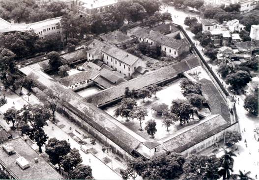 hoa lo prison