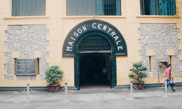 Hoa Lo Prison