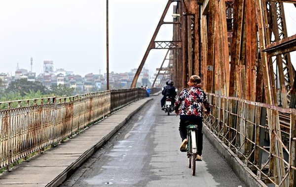 long bien bridge