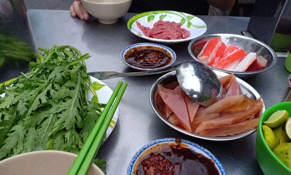 Sa Te Uyen Uong hotpot