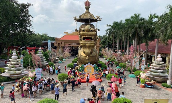 suoi tien theme park