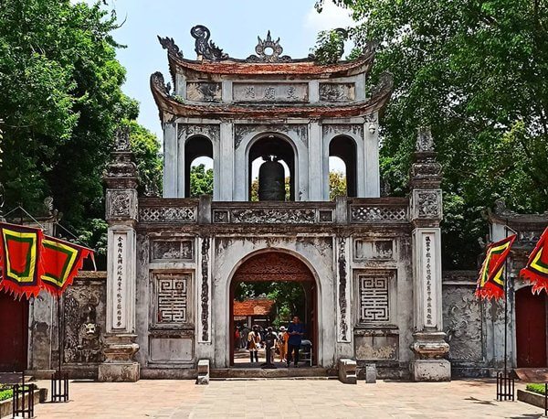 van mieu gate