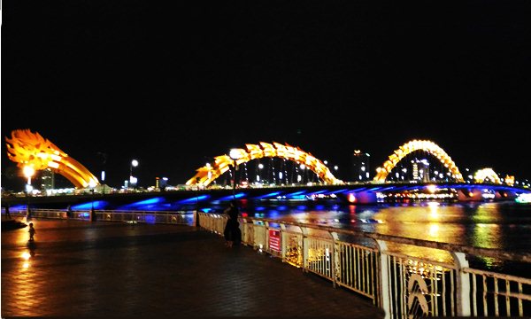 dragon bridge in Da Nang