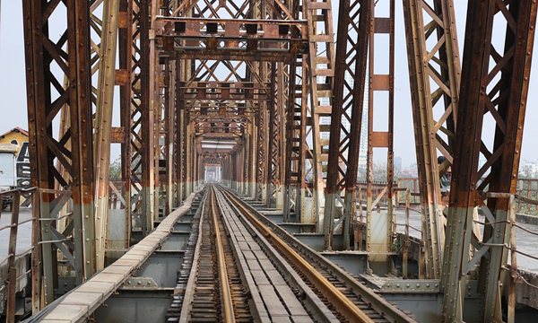 Long Bien Bridge