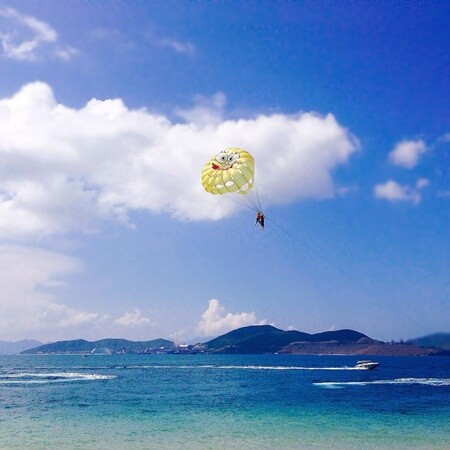 pulling parachute in Nha Trang